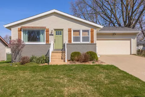Exterior - 1812 Johnson Dr, Normal, IL 61761 photo 7 of 9