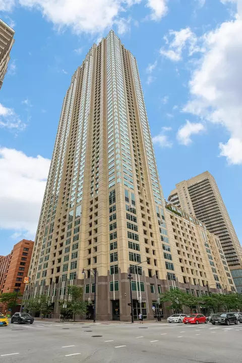 33 W Ontario St #P11-C25, Chicago, IL 60654
