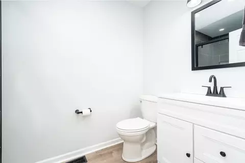 Bath - 948 Treeline Ct, Lockport, IL 60441 photo 3 of 6