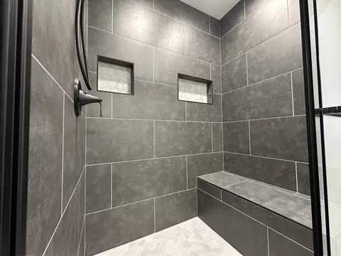 Bath - 948 Treeline Ct, Lockport, IL 60441 photo 2 of 6