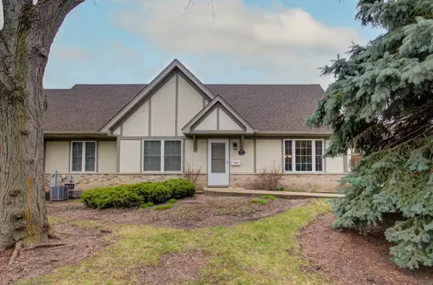1780 Willow Circle Dr, Crest Hill, IL 60403