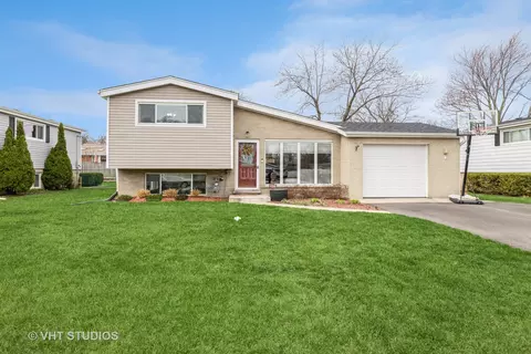 216 Valerie Ct, Glenview, IL 60025