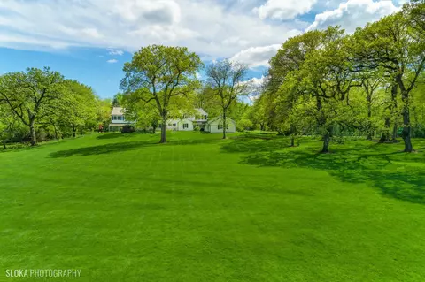 100 Brinker Rd, Barrington Hills, IL 60010