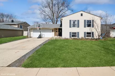 76 Vantroba Dr, Glendale Heights, IL 60139