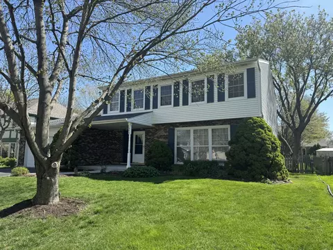 1840 Fairoak Rd, Naperville, IL 60565