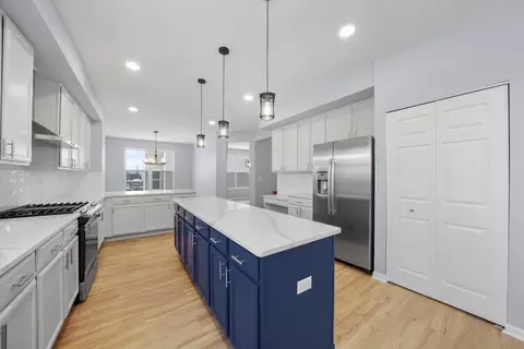 Kitchen - 5336 Shotkoski Dr, Hoffman Estates, IL 60192 photo 2 of 5
