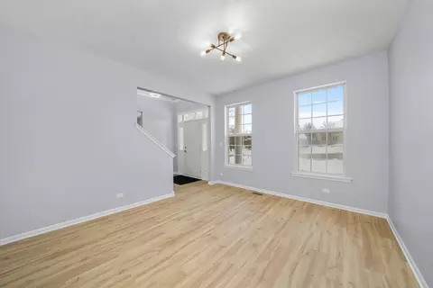Entry Way - 5336 Shotkoski Dr, Hoffman Estates, IL 60192 photo 2 of 5