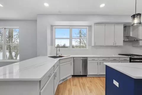 Kitchen - 5336 Shotkoski Dr, Hoffman Estates, IL 60192 photo 5 of 5