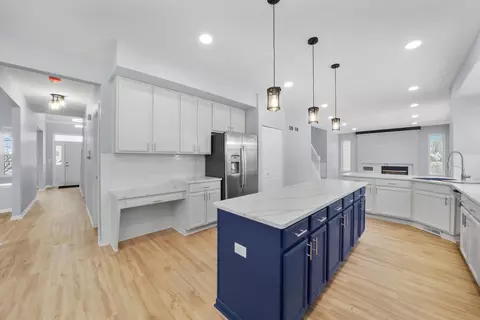 Kitchen - 5336 Shotkoski Dr, Hoffman Estates, IL 60192 photo 1 of 5