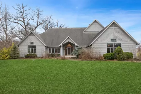 3702 Overland Rd, Crystal Lake, IL 60012