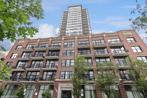 210 S Desplaines St #1006, Chicago, IL 60661