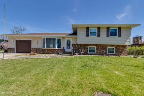 310 N Griffin St, Grant Park, IL 60940
