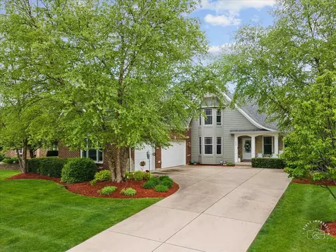 2827 Weaver Ln, Batavia, IL 60510
