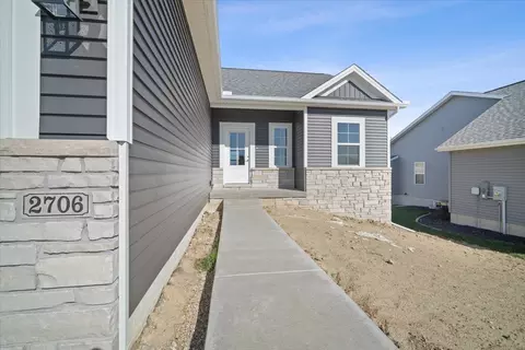 Exterior - 2706 Handel Dr, Bloomington, IL 61704 photo 6 of 7