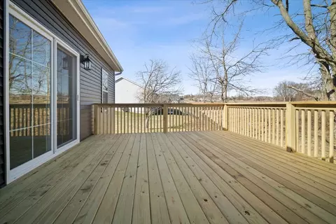 Exterior - 2706 Handel Dr, Bloomington, IL 61704 photo 5 of 7