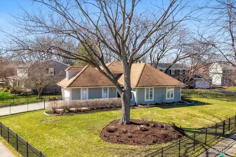 811 Riva Ridge Ct, Naperville, IL 60540