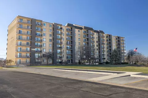 5400 Walnut Ave #308, Downers Grove, IL 60515