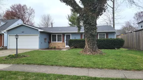 2019 Rebecca Dr, Champaign, IL 61821 photo 2
