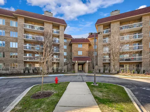 1280 Rudolph Rd #2B, Northbrook, IL 60062