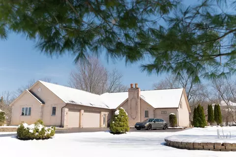 7206 S Solon Rd, Spring Grove, IL 60081