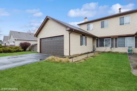 2885 Dorothy Dr, Aurora, IL 60504