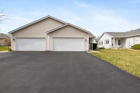 44 S Juniper Dr, North Aurora, IL 60542