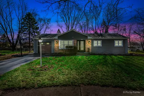 303 Lee Ct, Crystal Lake, IL 60014