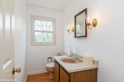 Bath - 515 Skyline Dr, Algonquin, IL 60102 photo 1 of 3