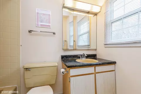 Bath - 515 Skyline Dr, Algonquin, IL 60102 photo 2 of 3