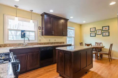 Kitchen - 515 Skyline Dr, Algonquin, IL 60102 photo 1 of 2