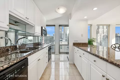 111 E Chestnut St #17A, Chicago, IL 60611 photo 3