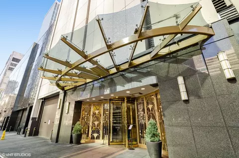 111 E Chestnut St #17A, Chicago, IL 60611