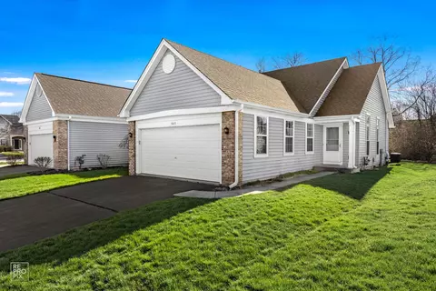 565 Northgate Cir, Oswego, IL 60543