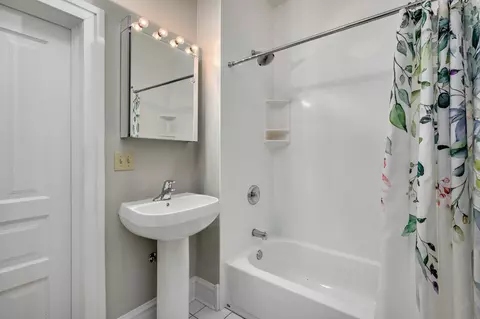 Bath - 15 E Goethe St, Chicago, IL 60610 photo 1 of 2