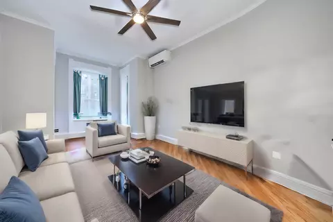 Living - 15 E Goethe St, Chicago, IL 60610 photo 3 of 6