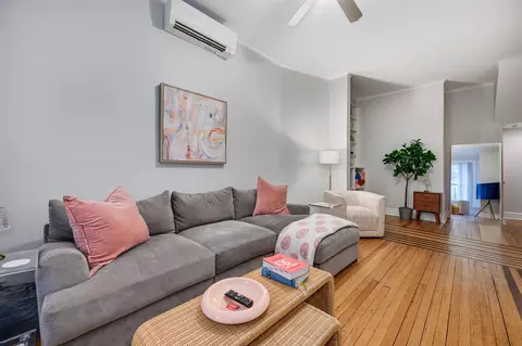 Living - 15 E Goethe St, Chicago, IL 60610 photo 2 of 6