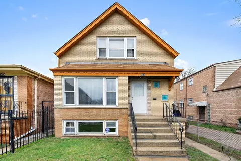 8018 S South Shore Dr, Chicago, IL 60617