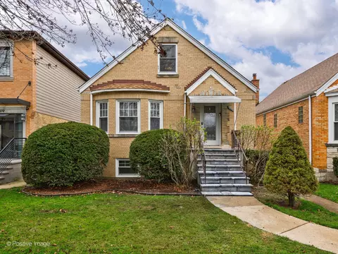 5026 N Moody Ave, Chicago, IL 60630