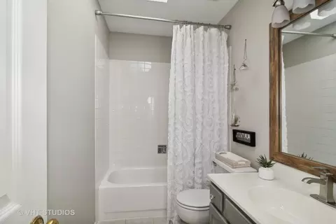 Bath - 60 Forestview Ln, Aurora, IL 60502 photo 5 of 5