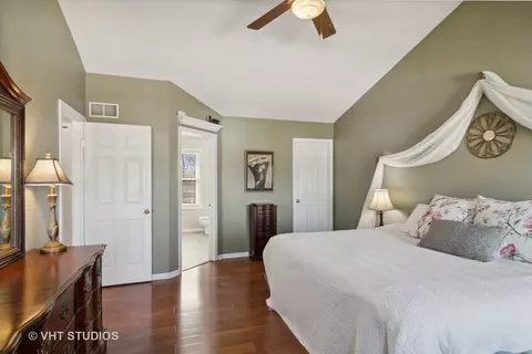 Bedroom - 60 Forestview Ln, Aurora, IL 60502 photo 1 of 4