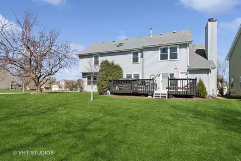 Exterior - 60 Forestview Ln, Aurora, IL 60502 photo 5 of 9