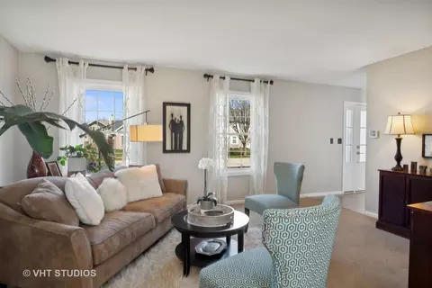 Living - 60 Forestview Ln, Aurora, IL 60502 photo 1 of 6