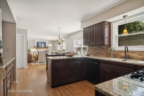 Kitchen - 60 Forestview Ln, Aurora, IL 60502 photo 4 of 4