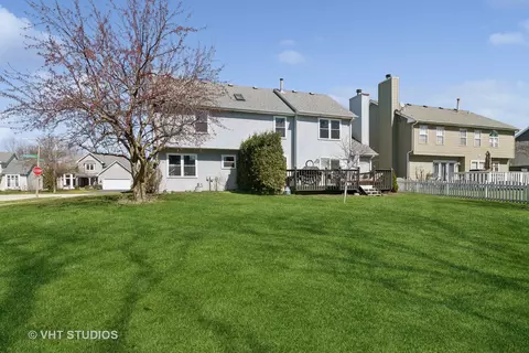 Exterior - 60 Forestview Ln, Aurora, IL 60502 photo 6 of 9