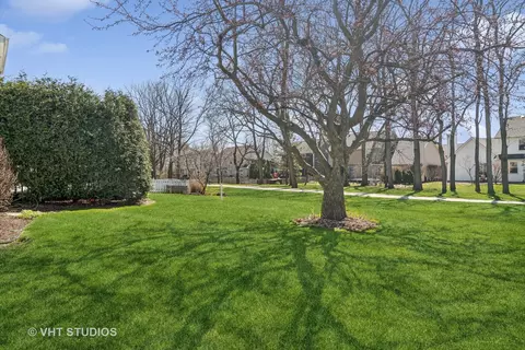 Exterior - 60 Forestview Ln, Aurora, IL 60502 photo 7 of 9