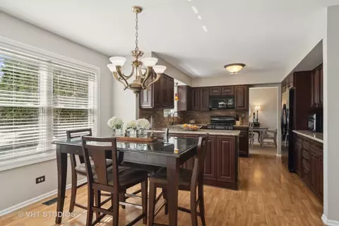 Kitchen - 60 Forestview Ln, Aurora, IL 60502 photo 1 of 4