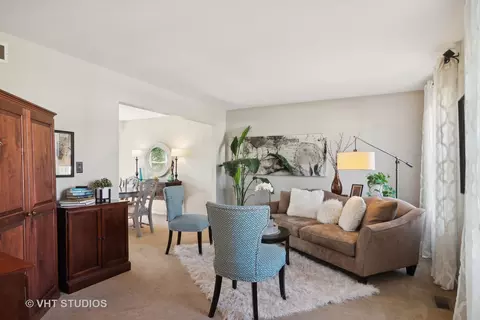 Living - 60 Forestview Ln, Aurora, IL 60502 photo 2 of 6