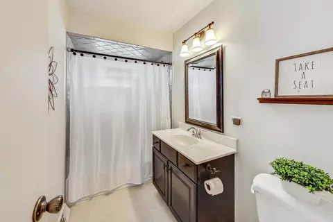 Bath - 257 E Normandy Dr, Addison, IL 60101 photo 1 of 1