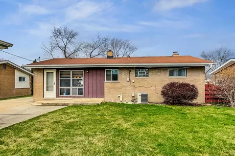 Exterior - 257 E Normandy Dr, Addison, IL 60101 photo 2 of 5