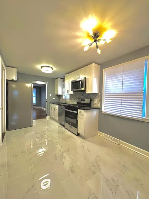 1628 E 93rd St, Chicago, IL 60617 photo 3